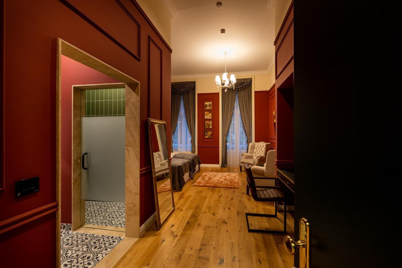Boutique Hotel Cocosul De Aur Targu Mures Exterior photo