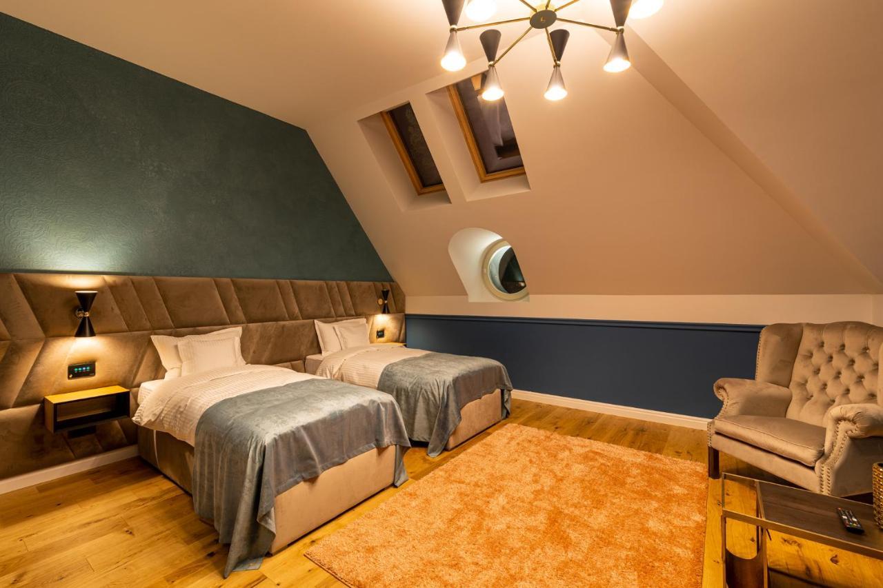 Boutique Hotel Cocosul De Aur Targu Mures Exterior photo