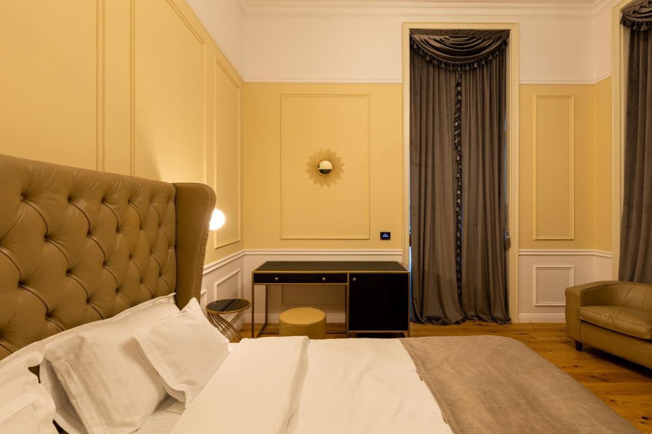 Boutique Hotel Cocosul De Aur Targu Mures Exterior photo