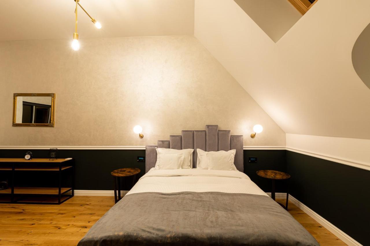 Boutique Hotel Cocosul De Aur Targu Mures Exterior photo